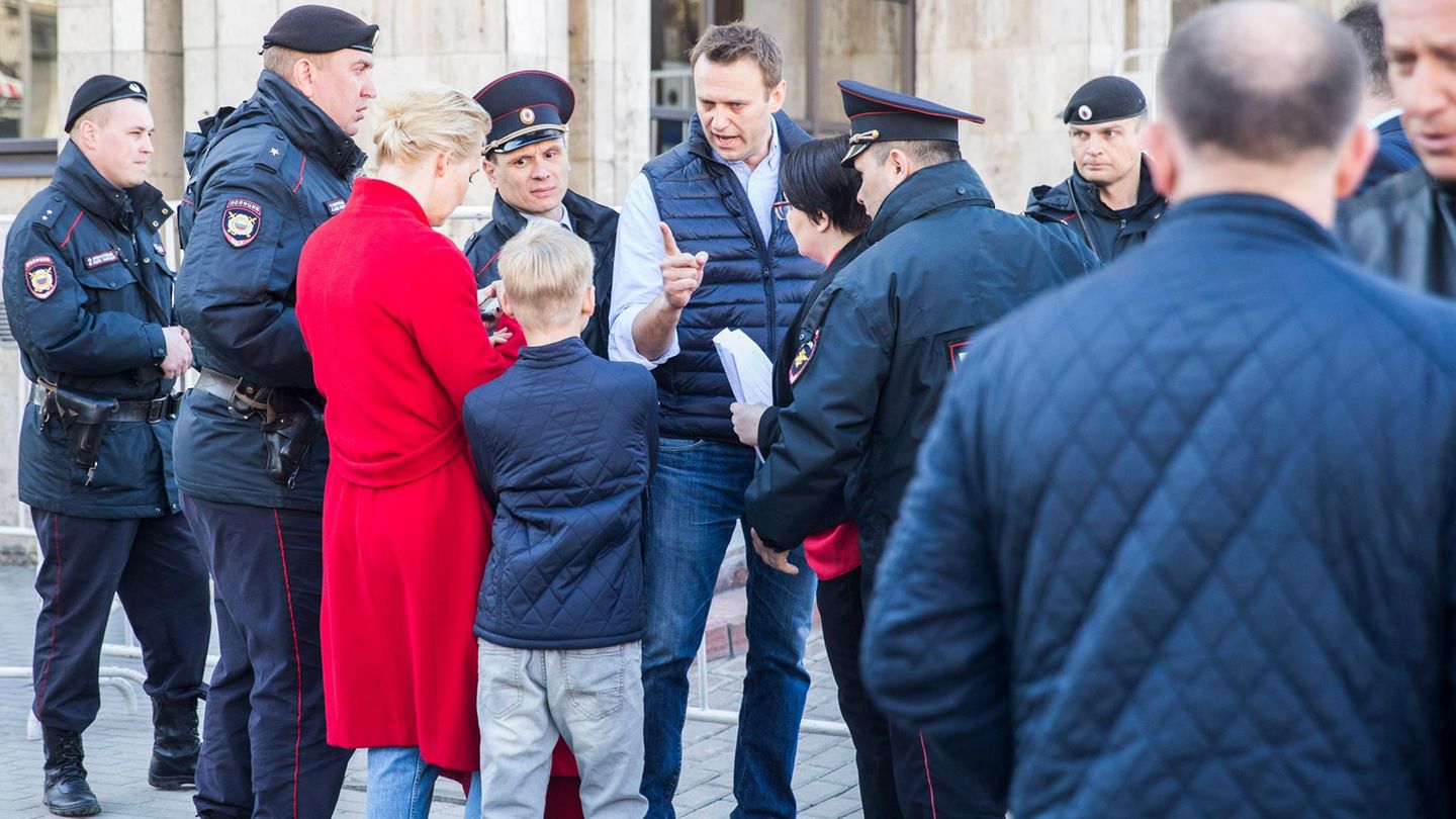 Alexey Navalny sagt seinem Sohn, er solle nicht weinen Alexey Navalny sagt seinem Sohn, er solle nicht weinen