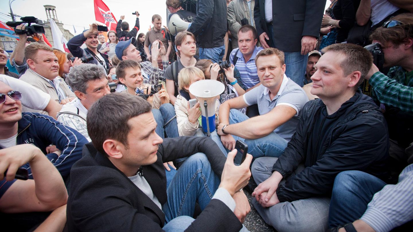 Nawalny tritt zusammen mit Ilja Jaschin und Boris Nemzow im Sitzstreik an Nawalny tritt zusammen mit Ilja Jaschin und Boris Nemzow im Sitzstreik an