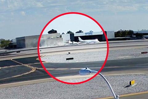 Ein weiteres Flugzeug-Unglück in den USA: Auf dem Flughafen in Arizona ist der Privatjet von Vince Neil nach der Landung mit einem anderen Flugzeug zusammengestoßen.