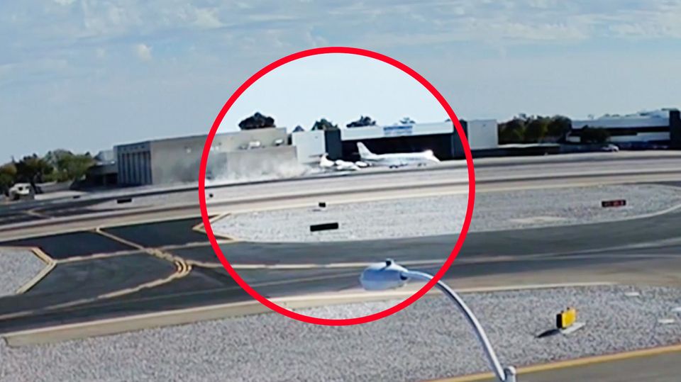 Ein weiteres Flugzeug-Unglück in den USA: Auf dem Flughafen in Arizona ist der Privatjet von Vince Neil nach der Landung mit einem anderen Flugzeug zusammengestoßen.