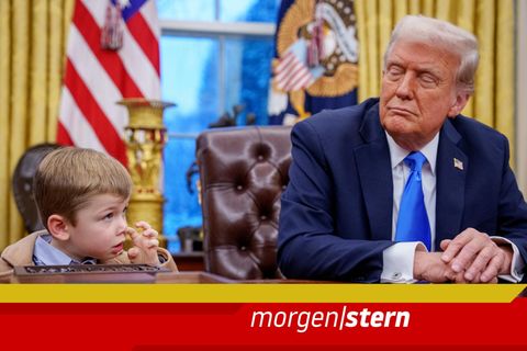 Elon Musk Sohn popelt im Oval Office
