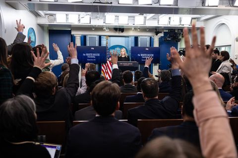 Donald Trump: Reporter bei einer Pressekonferenz im Weißen Haus