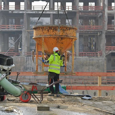Large construction site in Munich - the pace in housing is clearly too slow