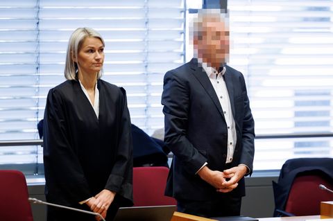 Michael Winterhoff am Mittwoch vor dem Landgericht Bonn. Der Kinder- und Jugendpsychiater ist angeklagt wegen gefährlicher Körperverletzung durch Beibringung von Medikamenten