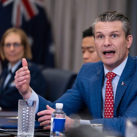 Pete Hegseth kündigt an, dass sich die USA aus den Ukraine-Hilfen zurückziehen werden