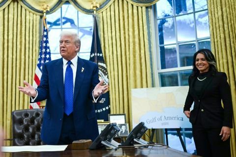 Donald Trump mit neuer Geheimdienstdirektorin Tulsi Gabbard