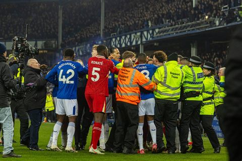 Rudelbildung beim Liverpool-Derby
