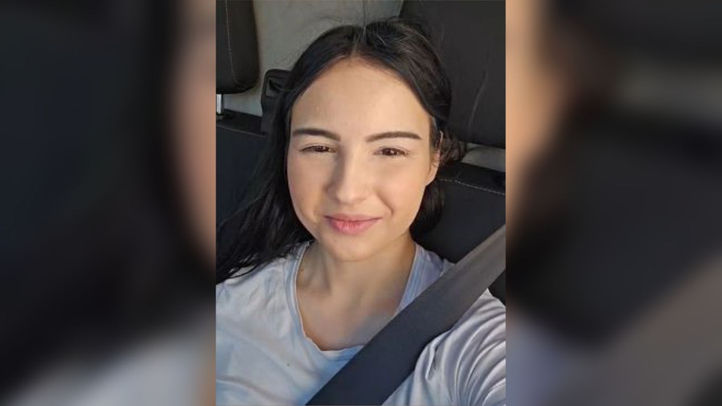 Unter anderem mit diesem Foto sucht die Polizei nach der 14-jährigen Valeria aus Gelsenkirchen