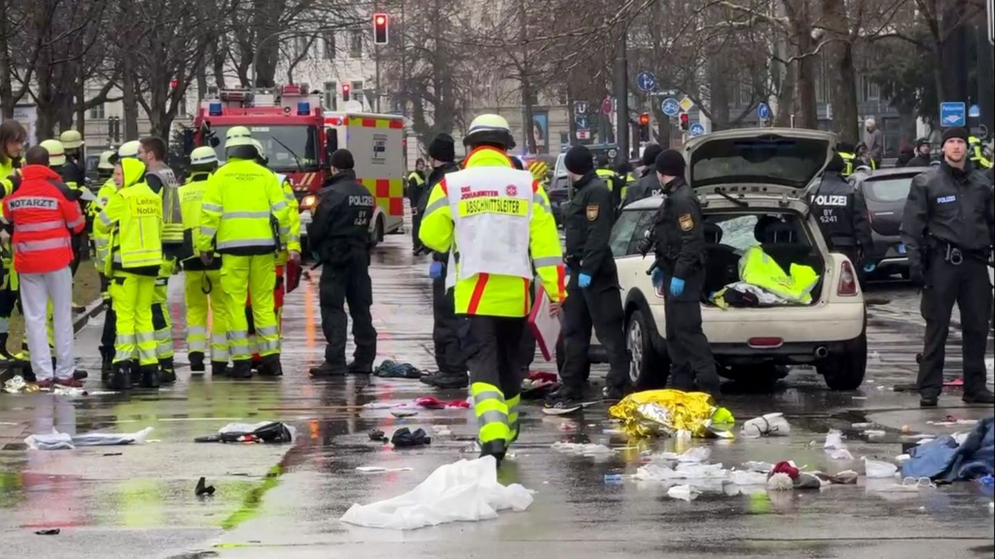 Zahlreiche Rettungskräfte verschiedener Organisationen sind am Einsatzort zugange