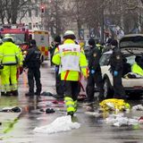 Zahlreiche Rettungskräfte verschiedener Organisationen sind am Einsatzort zugange