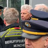 Münchens Oberbürgermeister spricht mit Einsatzkräften
