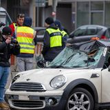 Das beschädigte Unfallauto der Marke Mini