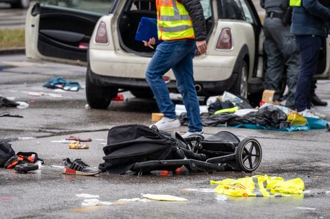 Mindestens 28 Menschen wurden verletzt, als Farhad N. mit einem Auto in eine Demonstration im Zentrum Münchens raste