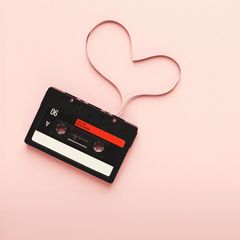 Das Tonband einer Kassette zum Herz geformt