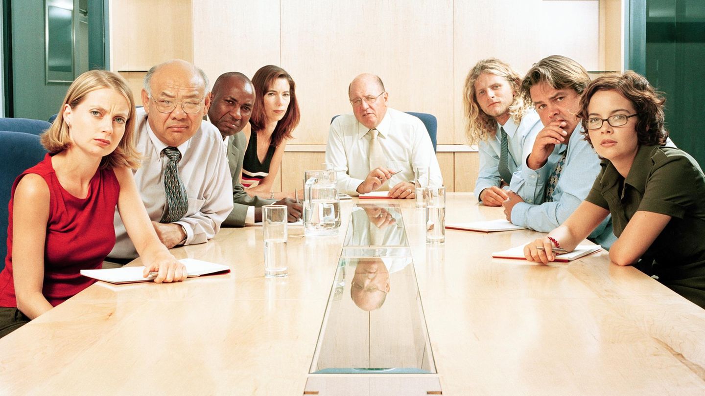 Fragen Blicke von Kollegen im Meeting