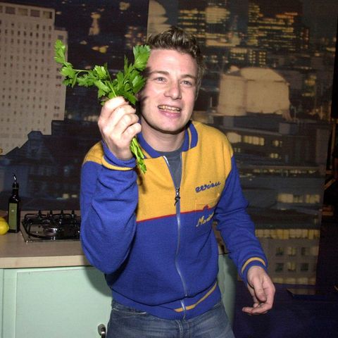 Jamie Oliver begeistert Millionen mit seinem unverwechselbaren Stil: britischer Charme, lockere Art und eine große Leidenschaft fürs gute Essen
