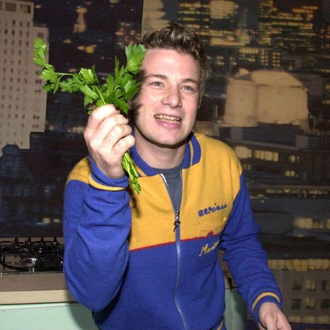 Jamie Oliver begeistert Millionen mit seinem unverwechselbaren Stil: britischer Charme, lockere Art und eine große Leidenschaft fürs gute Essen