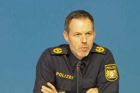 Auto-Attacke in München: Sehen Sie live: Ermittler präsentieren die bisherigen Erkenntnisse