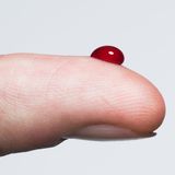 Körper-Fakten: Bluttropfen auf dem Finger