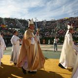 2008 wurde in Argentiniens Hauptstadt Buenos Aires eine Messe der Erzdiözese Nia im Rock-Park-Stadion abgehalten