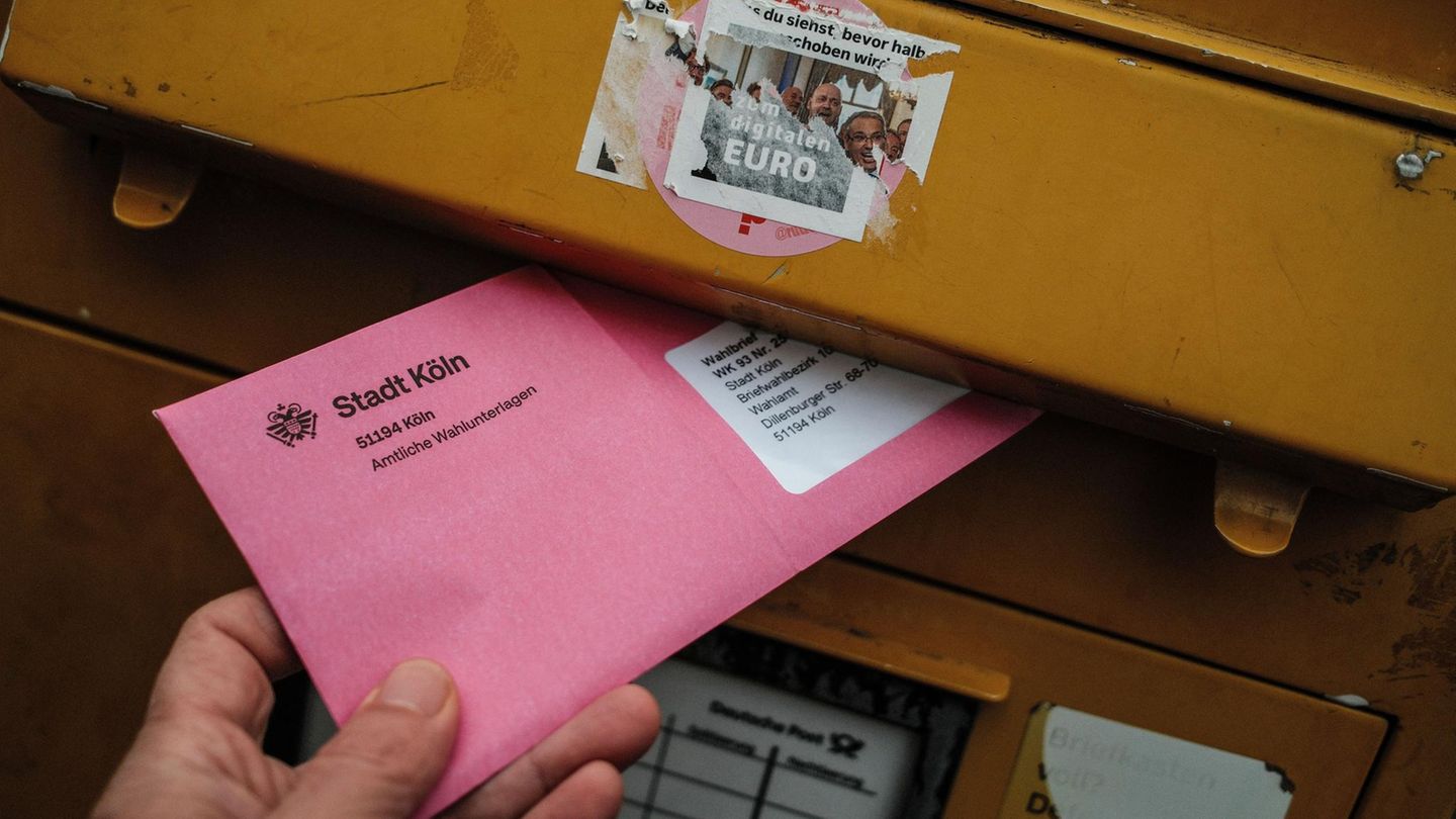 Why experts advise you to go to the polling station instead of applying for postal voting