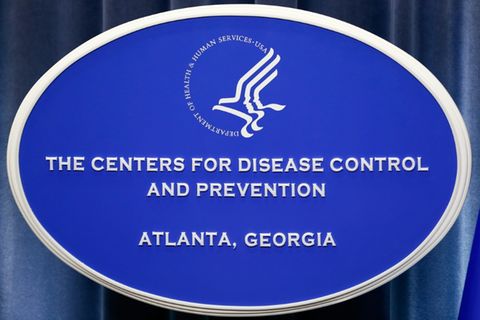 Schild mit Logo der Gesundheitsbehörde CDC