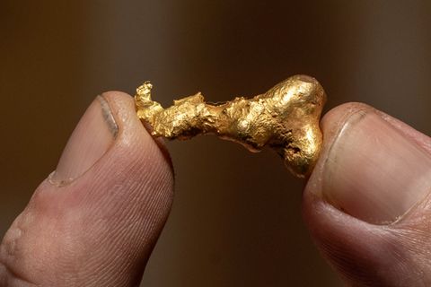 Augentest für Schatzsucher: Können Sie das Goldnugget im Sand finden?