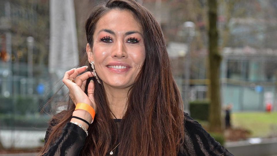 Vip News: Prinzessin Kate posiert mit Rugby-Spielerinnen und Cowboyhut ...