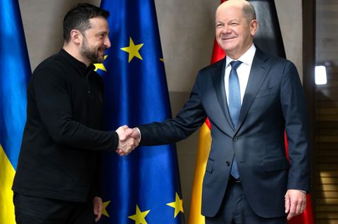 Bundeskanzler Scholz (links) und der ukrainische Präsident Selenskyj