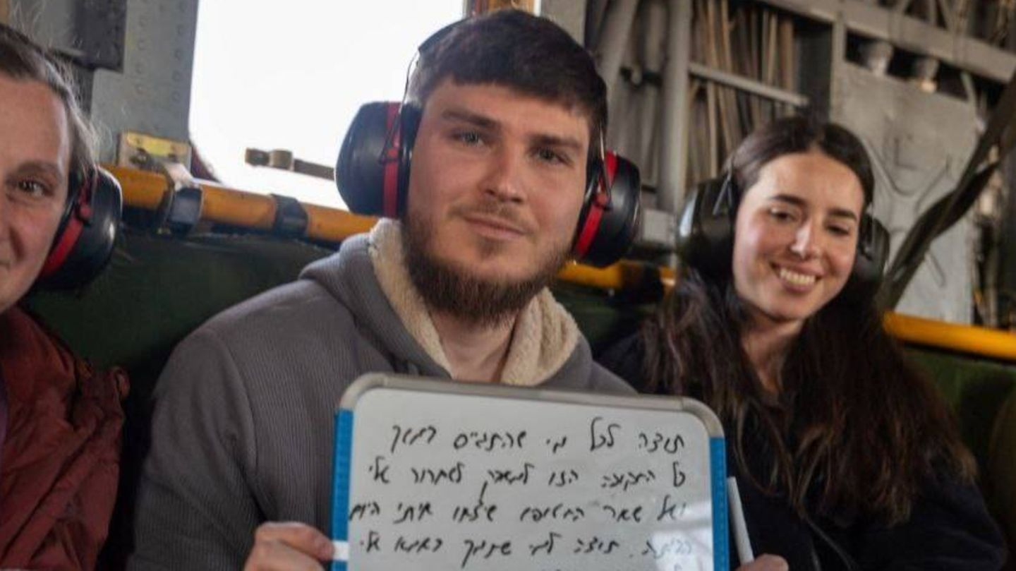 Hamas-Geisel Alexander Trupanow nach seiner Freilassung
