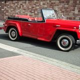 Im Gegensatz zum VW 181 war der Jeepster zwar ebenfalls ein offener Viersitzer, verfügte aber über einen Allradantrieb, der ihn zusammen mit der Bodenfreiheit sehr geländegängig machte. Neben dem 2,2 Liter großen Vierzylinder gab es stärkere Modelle mit einem 2,6 Liter großen Sechszylinder, der jedoch nicht einmal 80 PS hatte