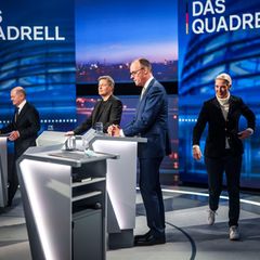 Olaf Scholz, Robert Habeck, Friedrich Merz und Alice Weidel im Quadrell-TV-Studio
