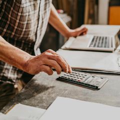 Informieren kann sich lohnen: Es gibt verschiedene Zuschüsse, die schmale Renten aufbessern können