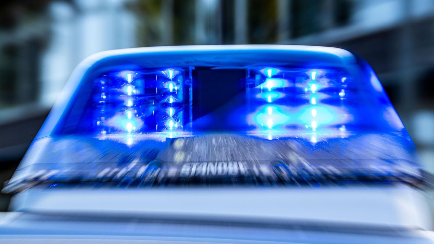 Polizisten in Essen nahmen die mutmaßliche Täterin am Tatort fest