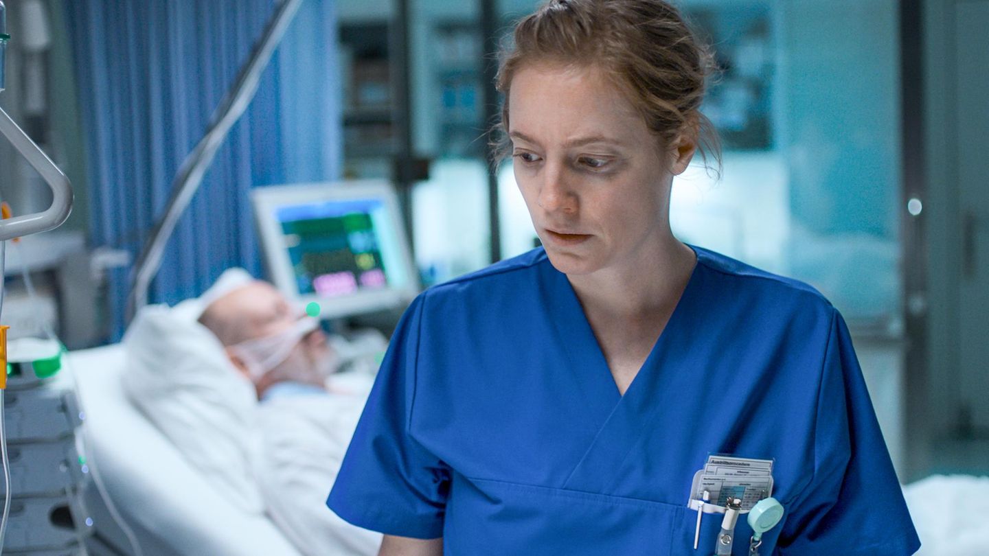 Eine Krankenschwester als Heldin der Berlinale Berlinale: Filmszene aus "Heldin" mit Leonie Benesch
