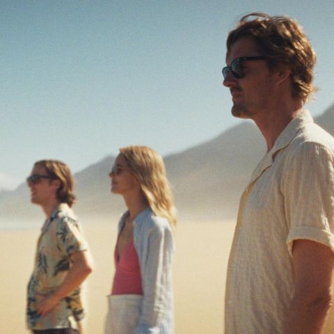 Szenenfoto aus "Islands" mit Sam Riley