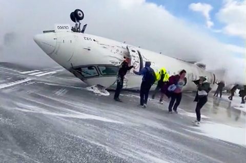 Toronto: Maschine kopfüber – Passagier berichtet über Flugzeug-Crash (Video)