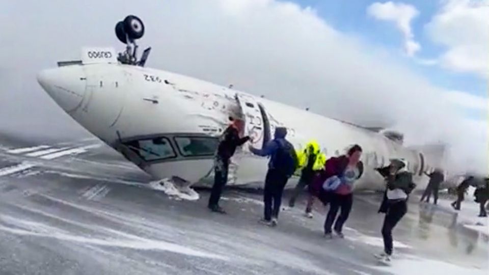 Toronto: Maschine kopfüber – Passagier berichtet über Flugzeug-Crash (Video)