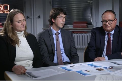 Staatsanwälte Svenja Meininghaus, Matthäus Fink und Frank-Michael Laue (v.l.n.r.) erklären Meinungsfreiheit in Deutschland