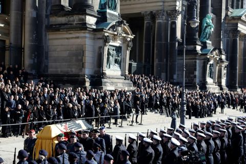 Militärisches Abschiedszeremoniell vor dem Berliner Dom