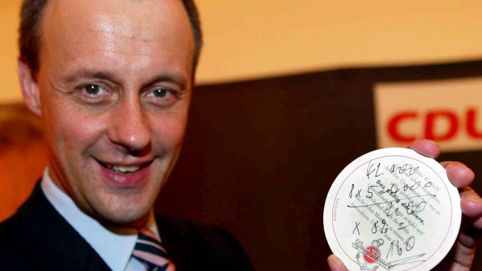 Die Geschichte hinter dem historischen Merz-Bierdeckel – und wo er nun ist Im Quadrell fiel er Günther Jauch runter, sodass dieser ihn ausnahmsweise ohne Handschuhe aufheben durfte. Was diesen Bierdeckel überhaupt so besonders macht, sehen Sie im Video.