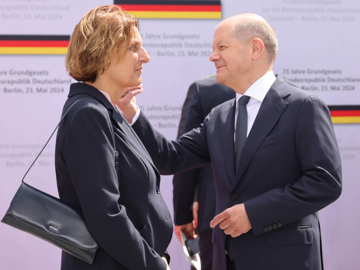 Britta Ernst: So spricht Bundeskanzler Olaf Scholz über seine Ehefrau im Video
