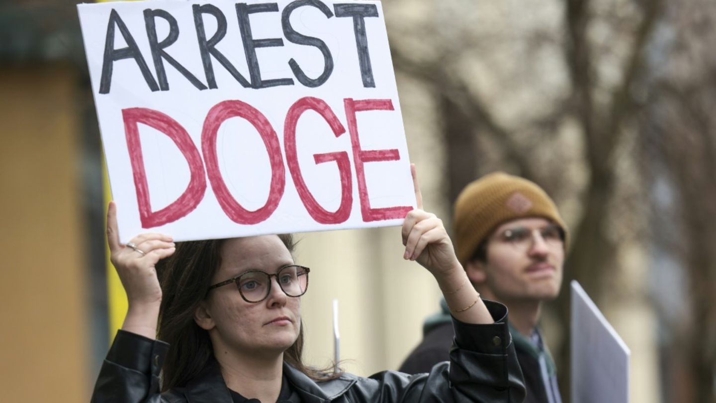 Protest gegen Musk und Effizienzabteilung Doge