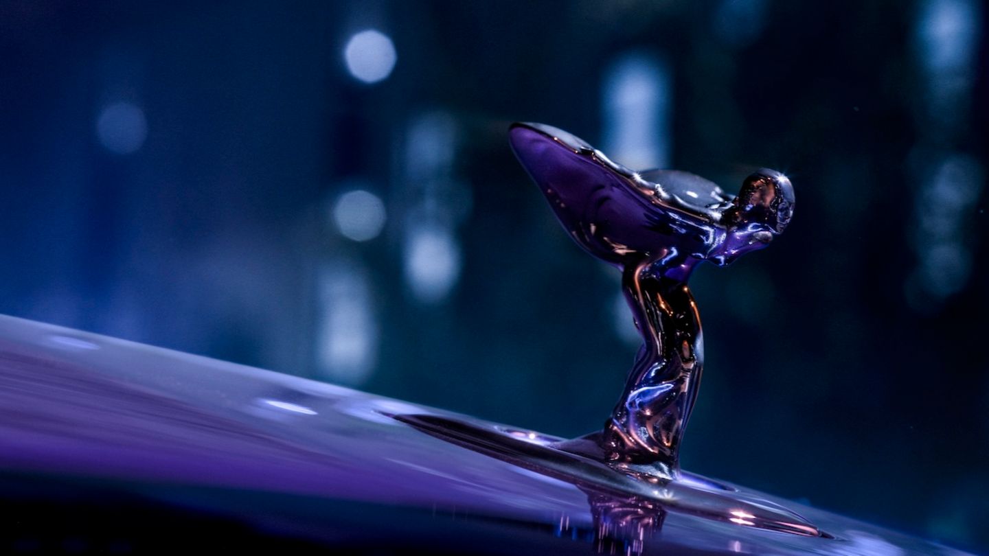 Nahaufname der Kühlerfigur des Rolls-Royce