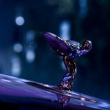 Nahaufname der Kühlerfigur des Rolls-Royce