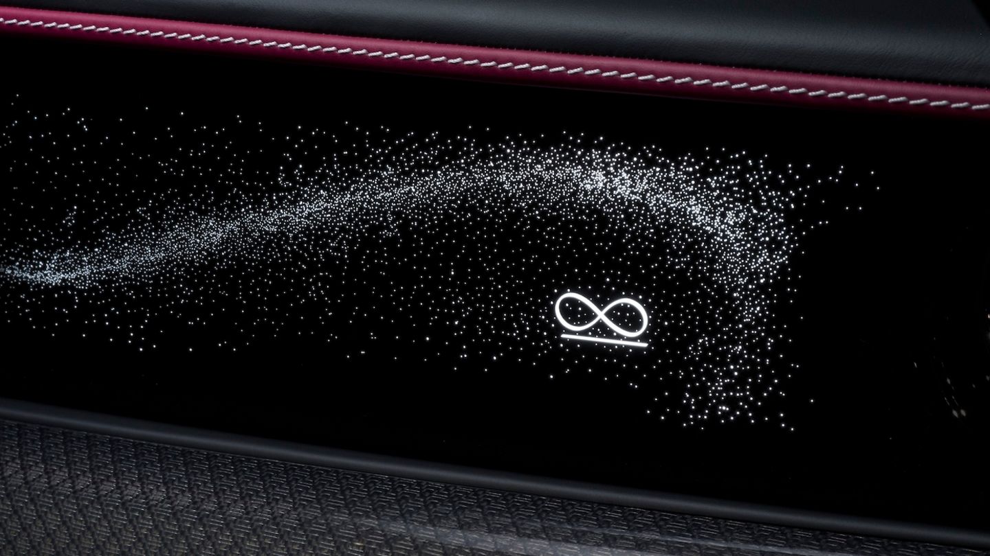 Die Infinity-Taste im Rolls-Royce