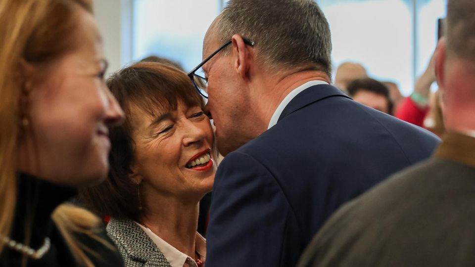 Charlotte Merz: Wer ist die Frau an Friedrich Merz' Seite? (Video)