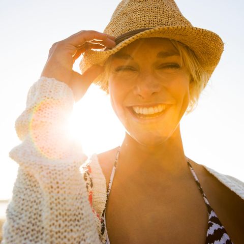 Vacation money: cheerful vacationer with the sun in your back