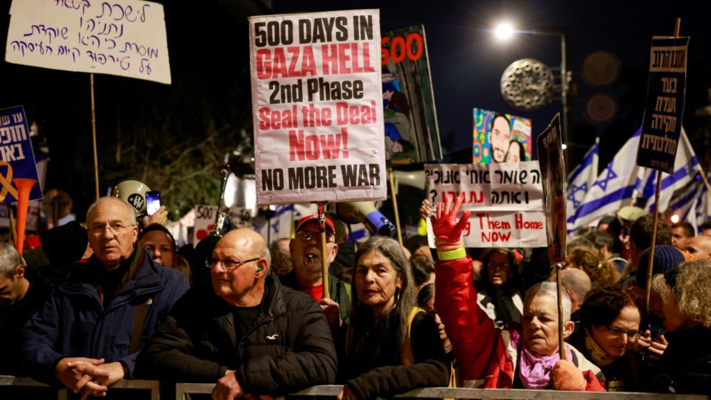 Proteste für Freilassung aller Geiseln am Montagabend