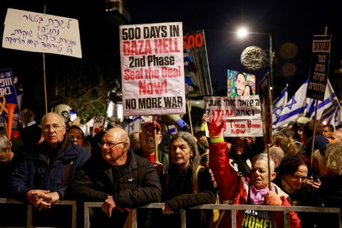Proteste für Freilassung aller Geiseln am Montagabend